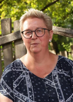 Robina Drews, Erzieherin, Libellen